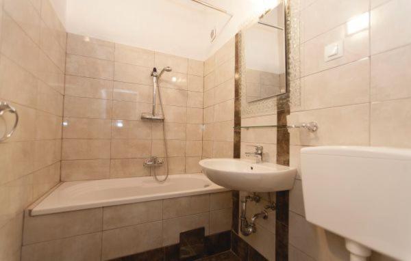 Villa 704 Batlug Luaran gambar